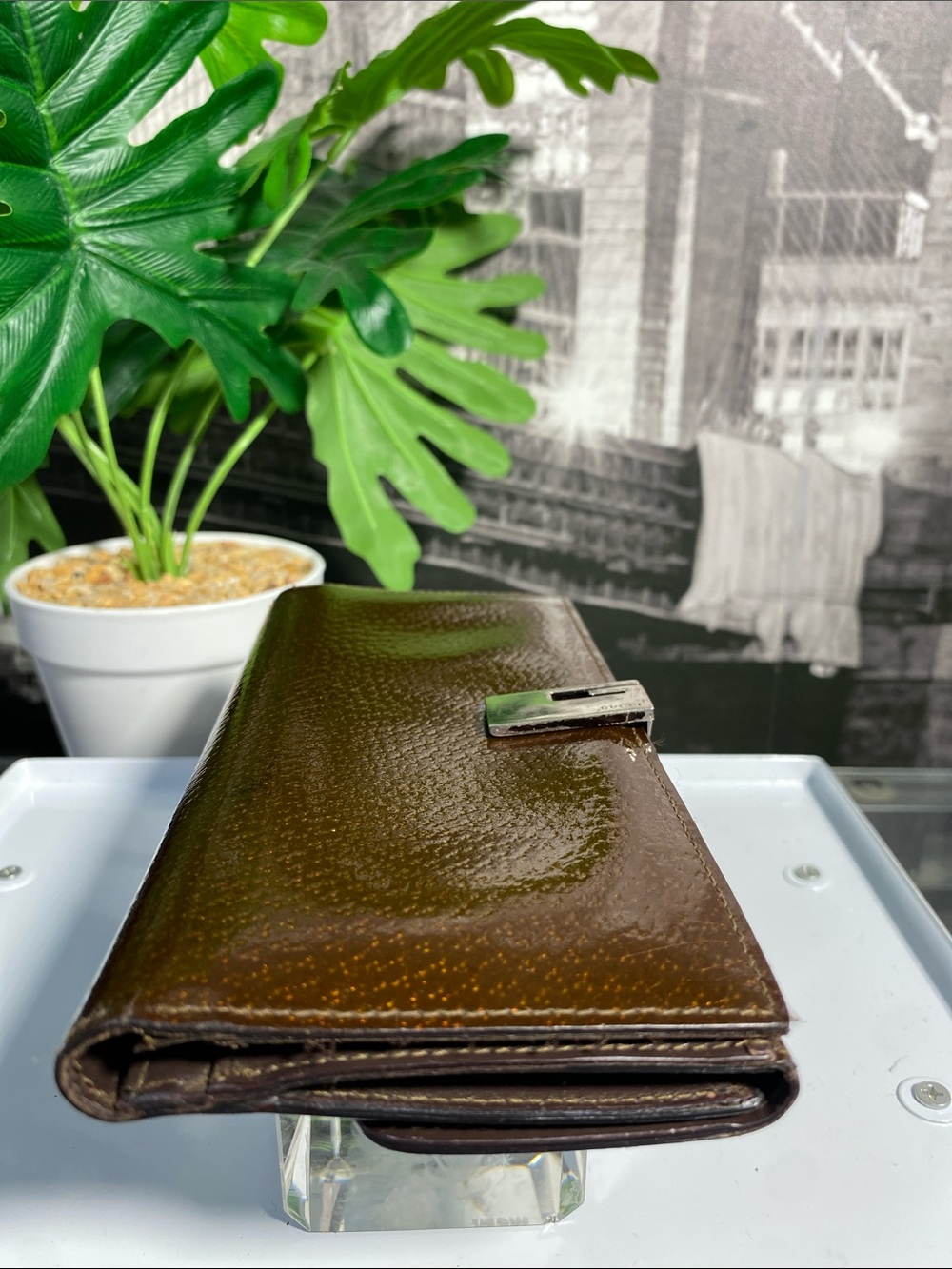 Authentic Gucci Rare Metallic Bronze Patent Leather Long Wallet - Picture 15 of 17